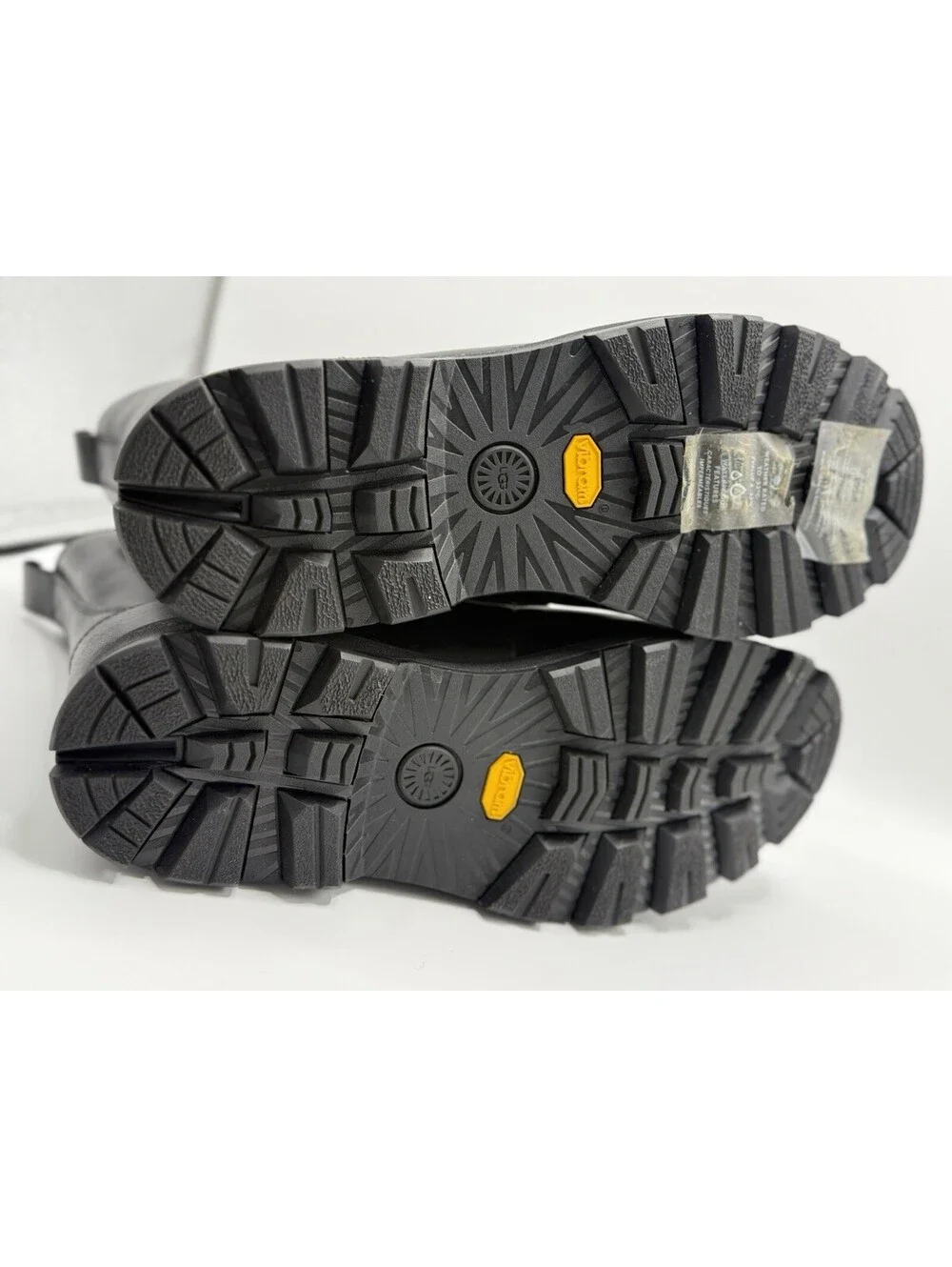 UGG men’s black